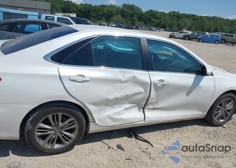 2015 Toyota Camry Se z USA, uszkodzony, nr VIN 4T1BF1FK7FU082246